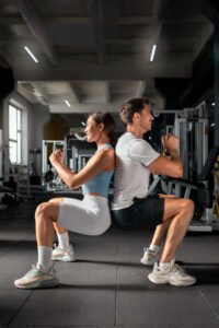 Entrenamiento hombre y mujer resistencia y la fuerza