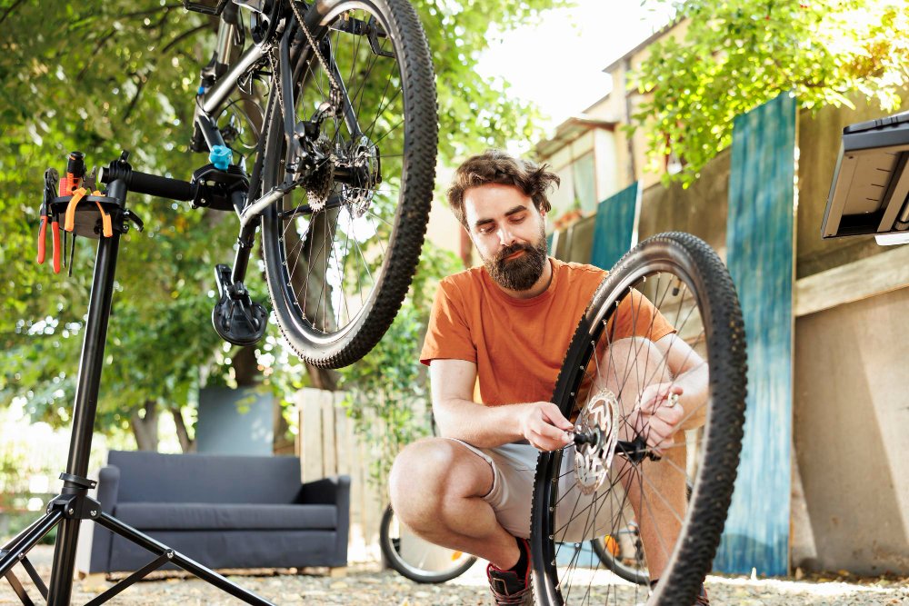 Mantenimiento y relación de bicicleta urbana en la ciudad